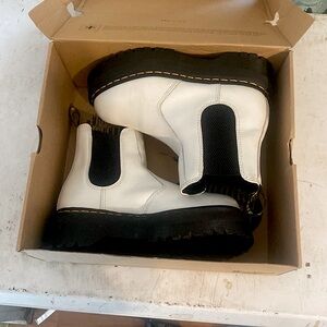 2976 platform Chelsea Doc Martens